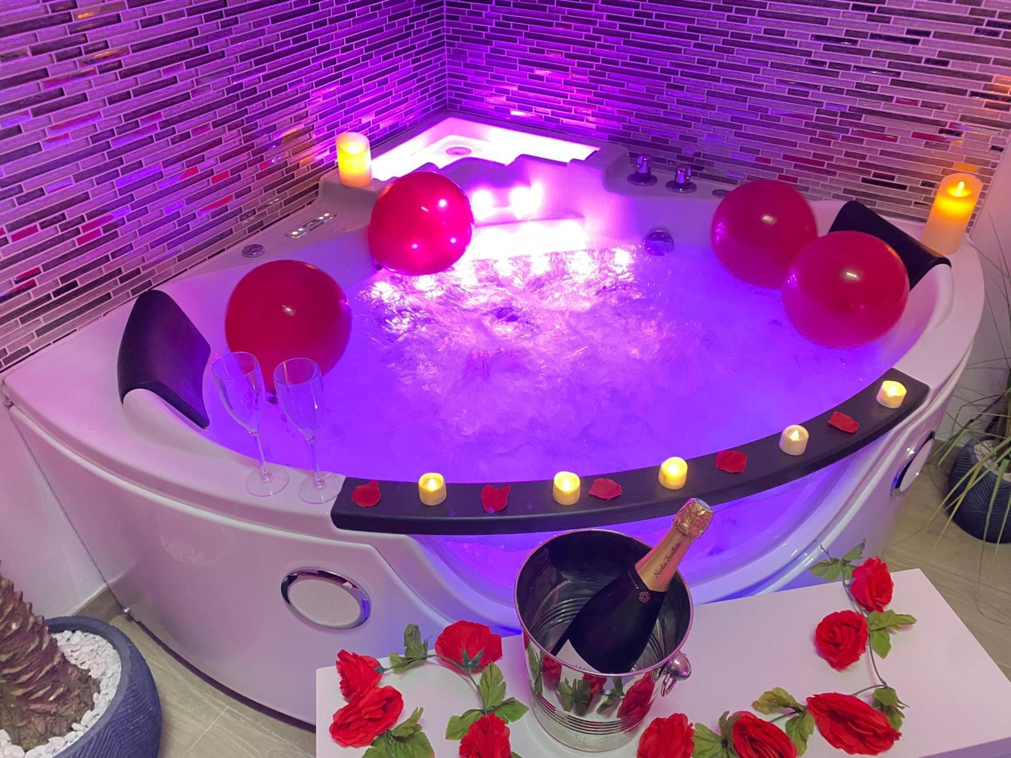L'Escale Balneo'Romantique - Loveroom - Jacuzzi & Petit Dejeuner Villiers-sur-Marne Exterior photo