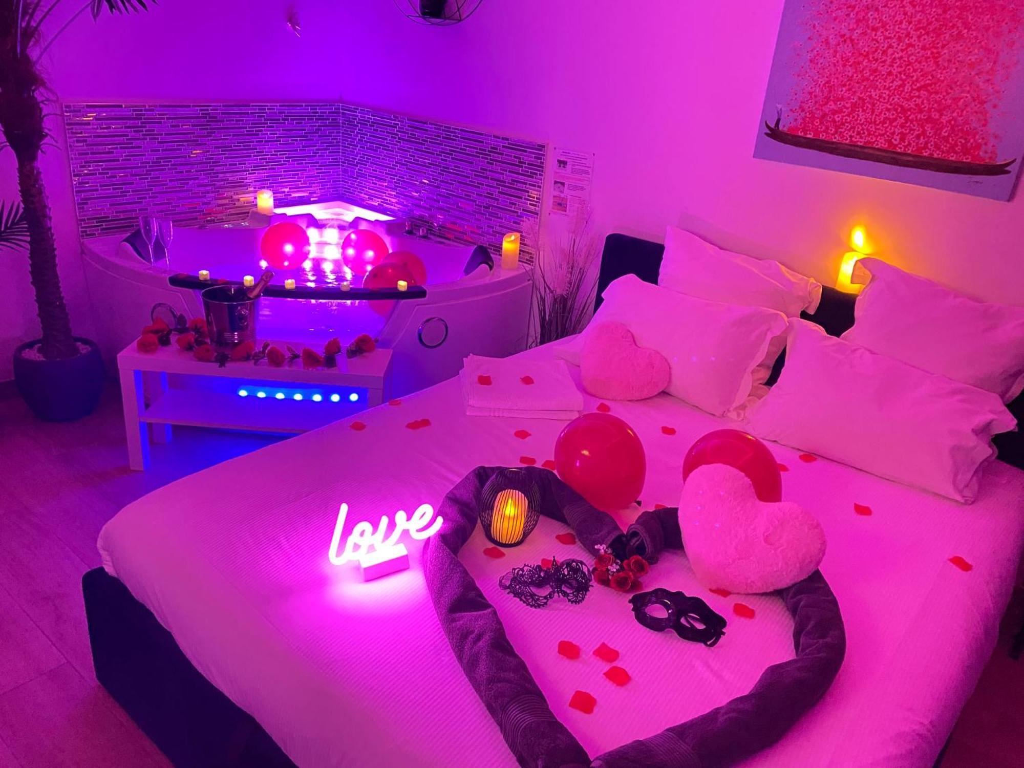 L'Escale Balneo'Romantique - Loveroom - Jacuzzi & Petit Dejeuner Villiers-sur-Marne Exterior photo