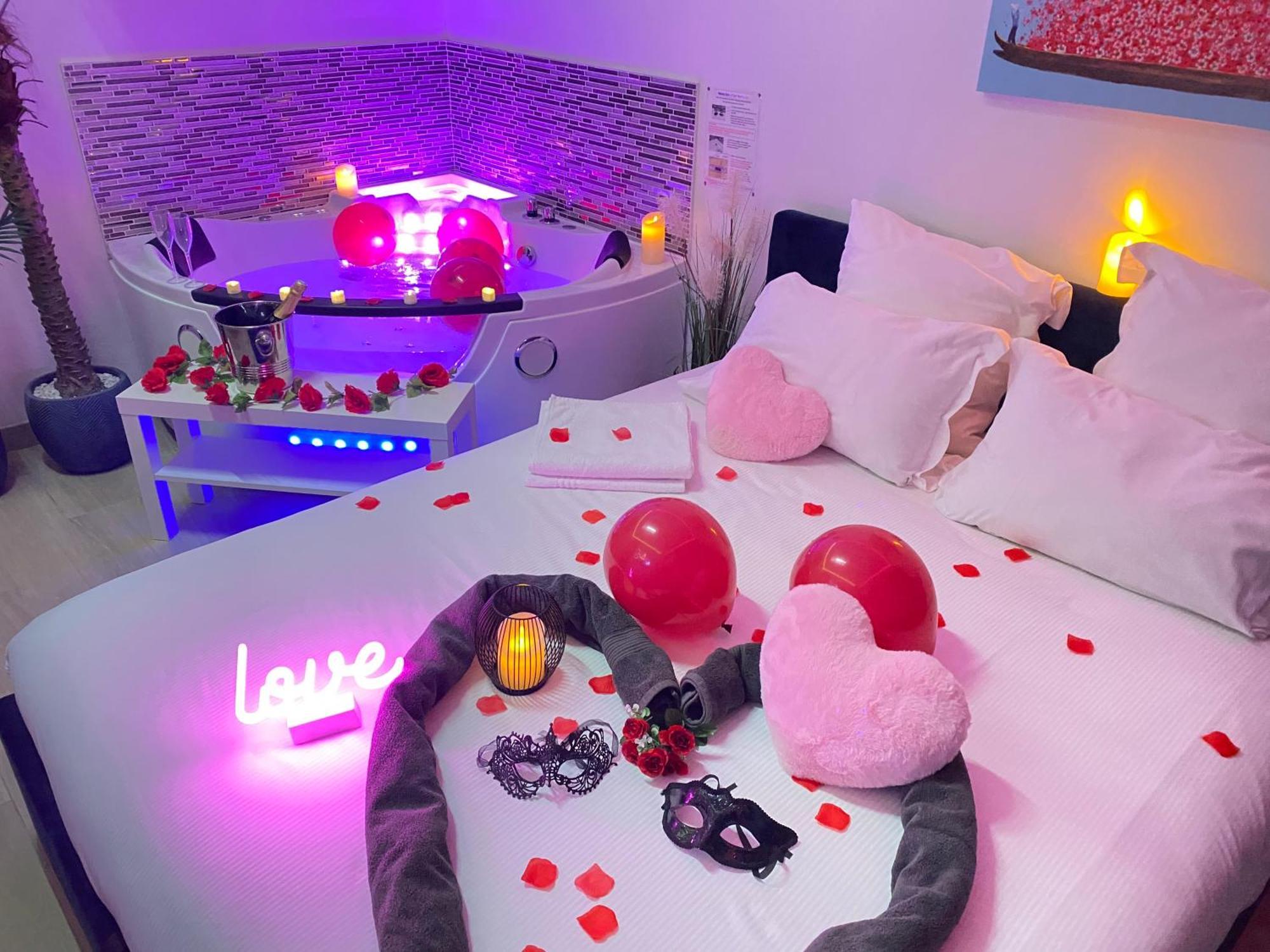L'Escale Balneo'Romantique - Loveroom - Jacuzzi & Petit Dejeuner Villiers-sur-Marne Exterior photo