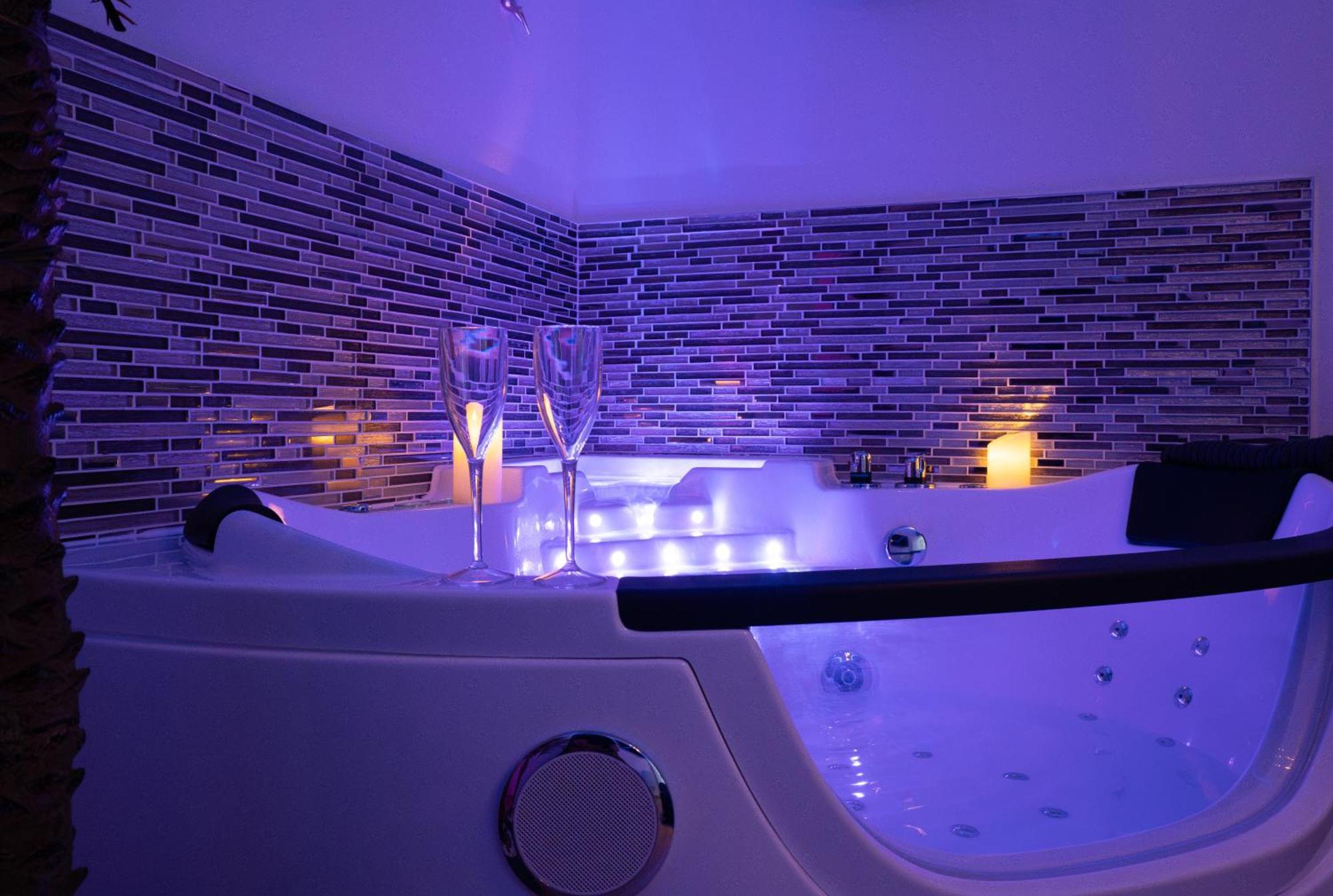 L'Escale Balneo'Romantique - Loveroom - Jacuzzi & Petit Dejeuner Villiers-sur-Marne Exterior photo